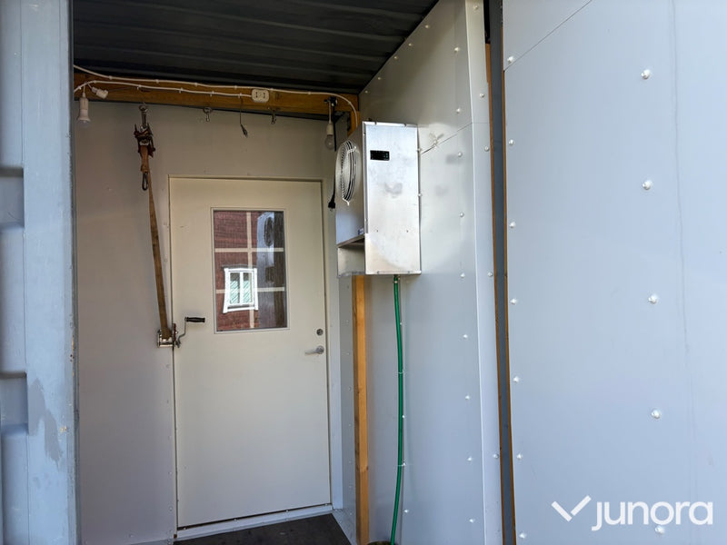 Isolerad 20-fots container med kylrum och förvaringsutrymme