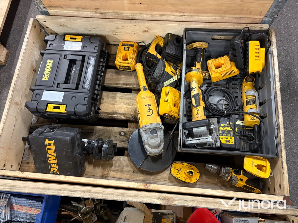 Pall med diverse verktyg - DeWalt