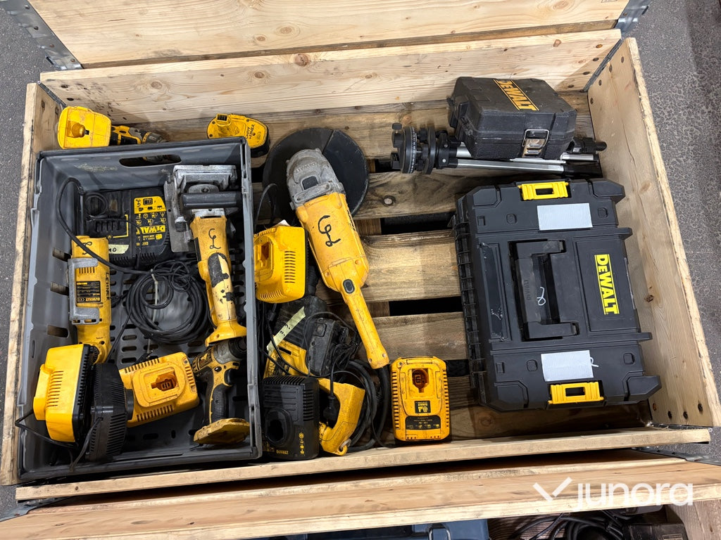 Pall med diverse verktyg - DeWalt