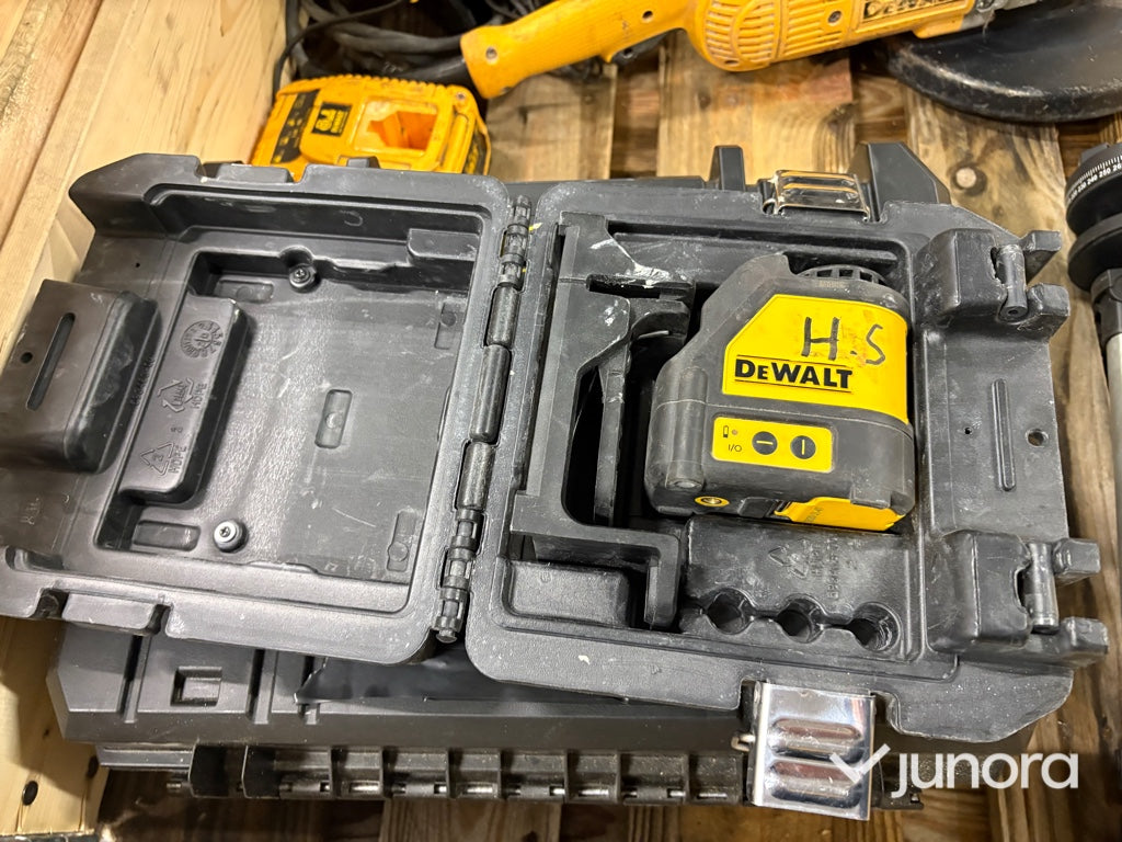 Pall med diverse verktyg - DeWalt