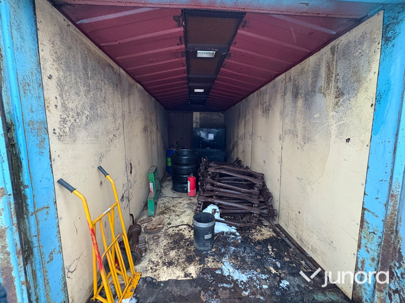 Container – 20 fot med lutande tak