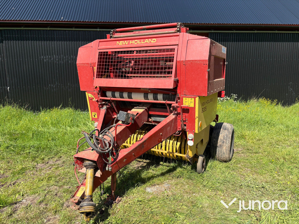 Rundbalspress New Holland 835