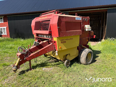 Rundbalspress New Holland 835