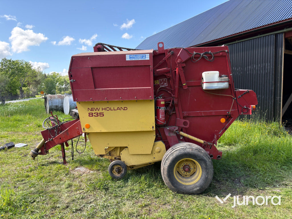 Rundbalspress New Holland 835