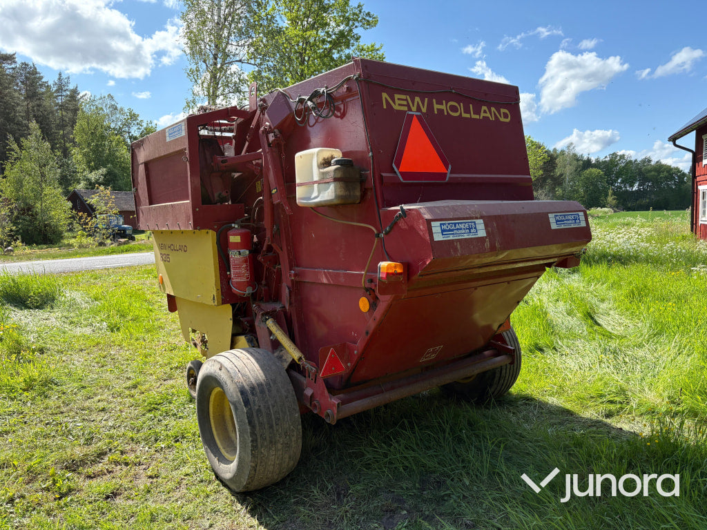 Rundbalspress New Holland 835