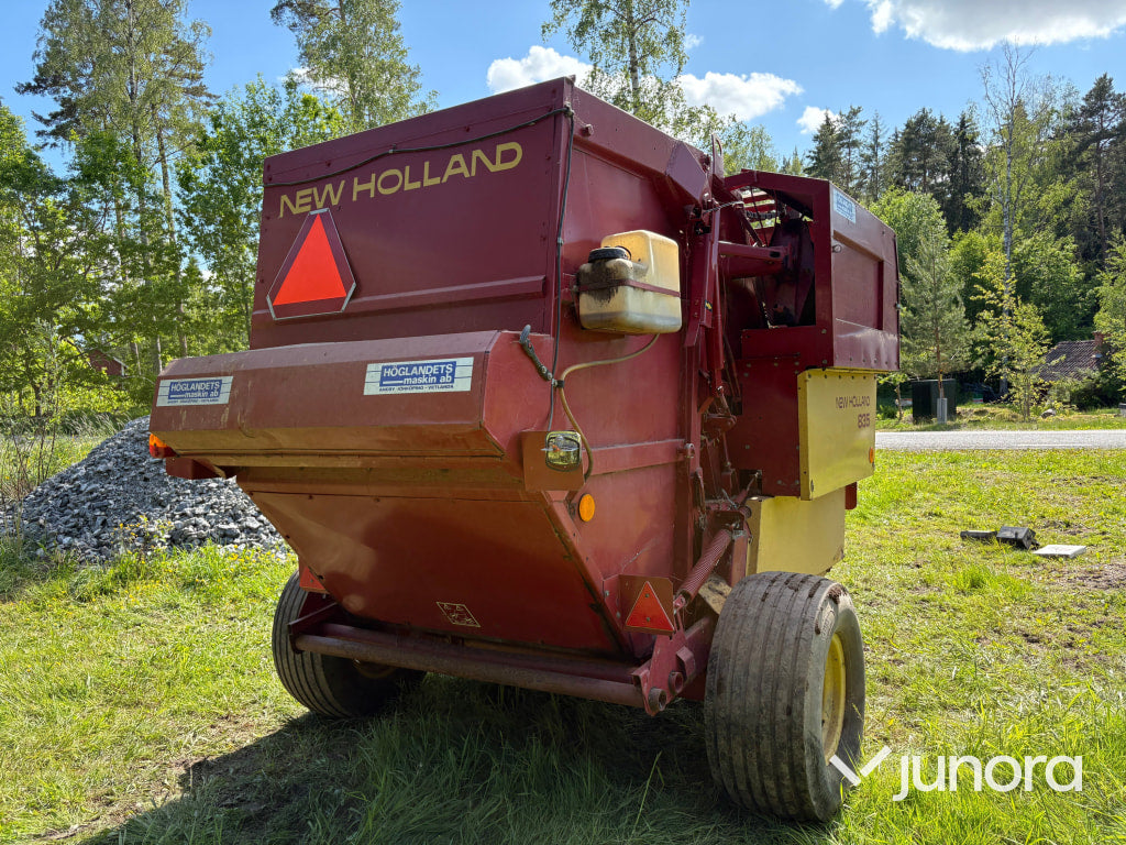 Rundbalspress New Holland 835