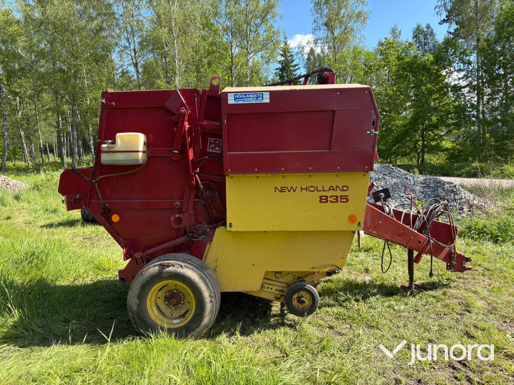 Rundbalspress New Holland 835