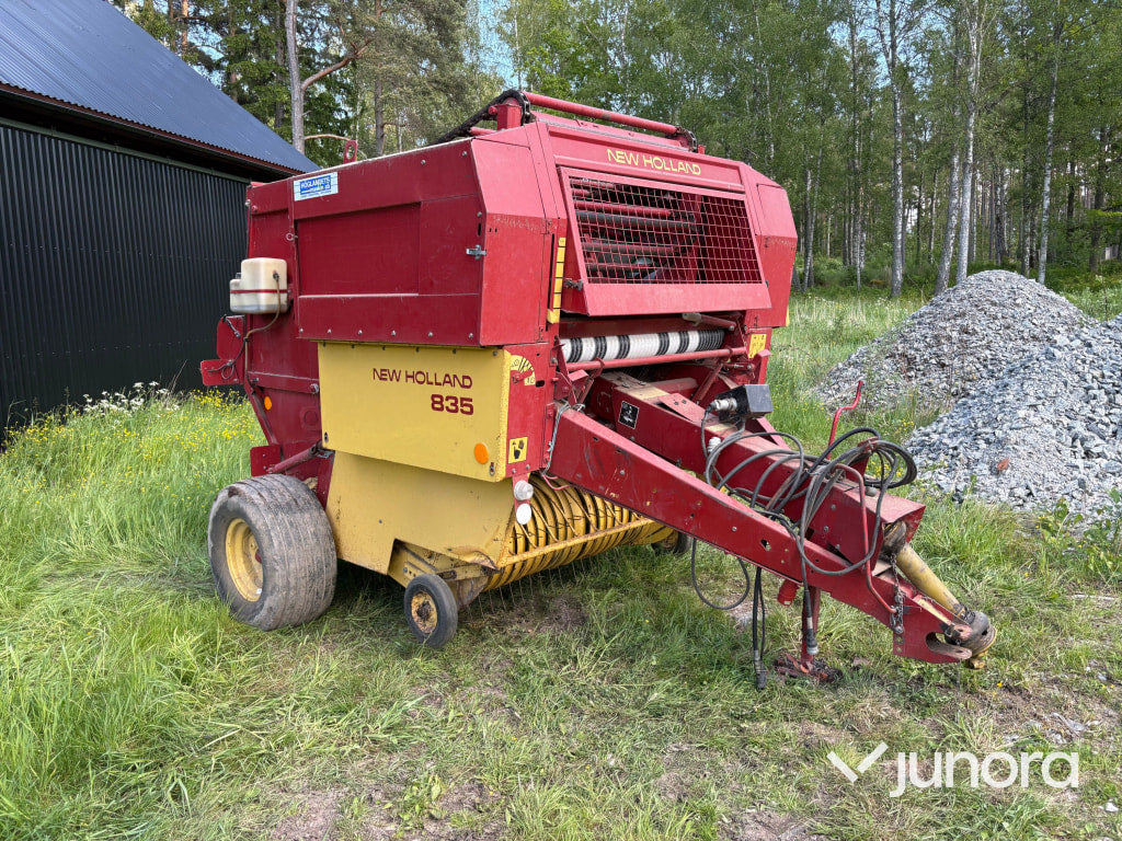 Rundbalspress New Holland 835