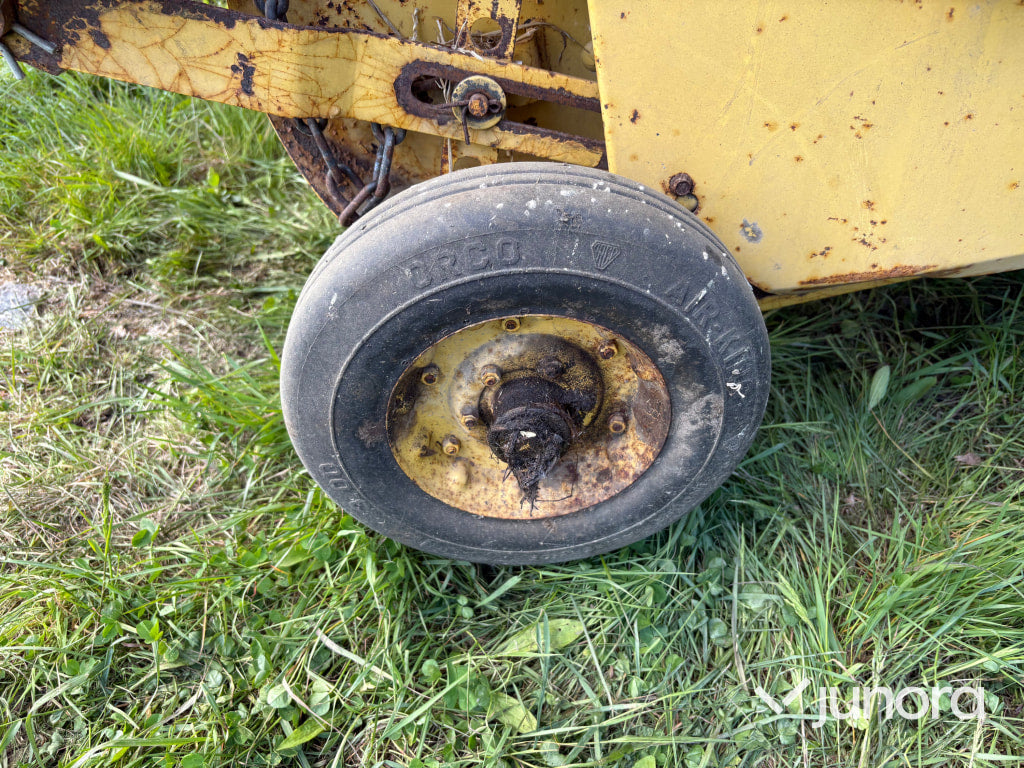 Rundbalspress New Holland 835