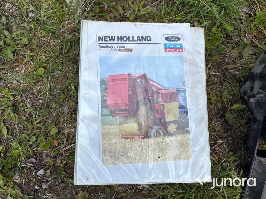 Rundbalspress New Holland 835