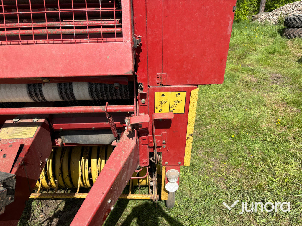 Rundbalspress New Holland 835