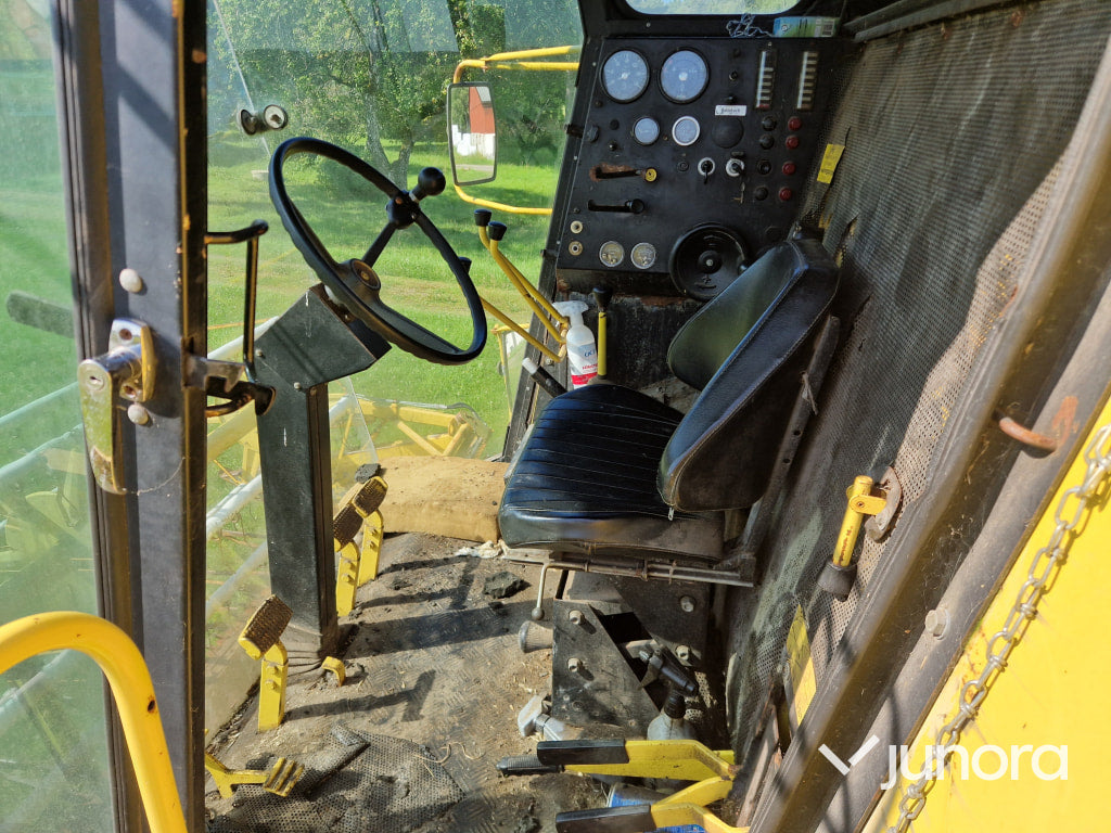 Skördetröska New Holland Clayson 8050