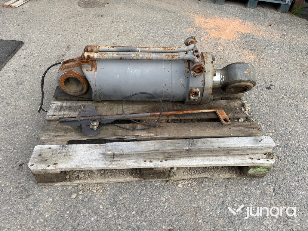 Tiltcylinder Volvo hjullastare