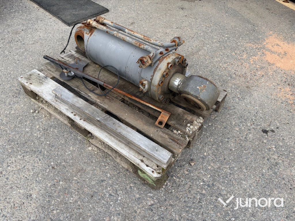 Tiltcylinder Volvo hjullastare
