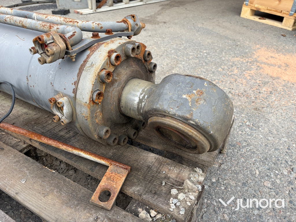 Tiltcylinder Volvo hjullastare