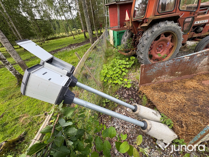 2 st motorvärmarstolpar med fundament