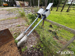 2 st motorvärmarstolpar med fundament