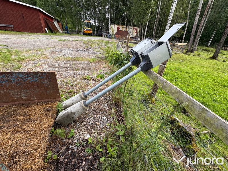 2 st motorvärmarstolpar med fundament