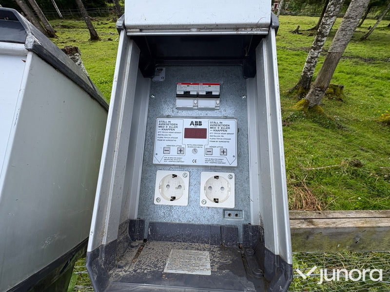 2 st motorvärmarstolpar med fundament