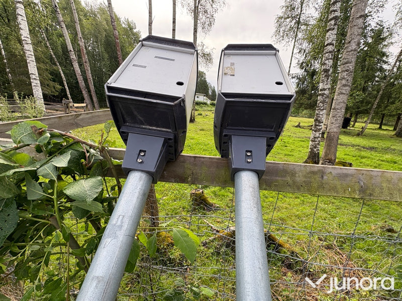 2 st motorvärmarstolpar med fundament