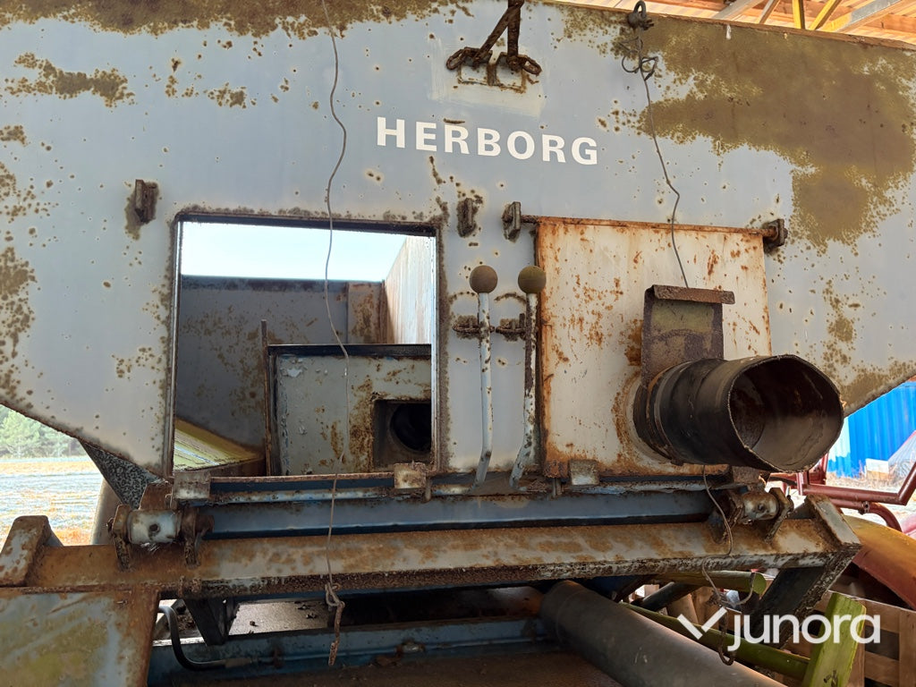 Spannmålscontainer med traktorsläp - Herborg