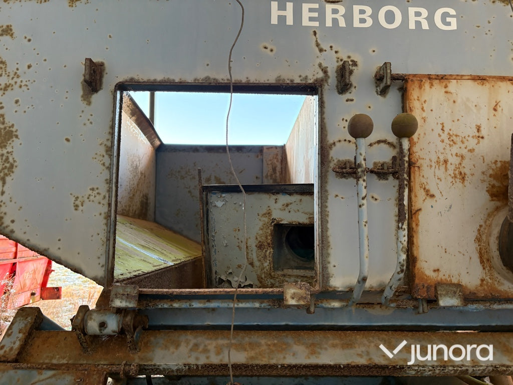 Spannmålscontainer med traktorsläp - Herborg