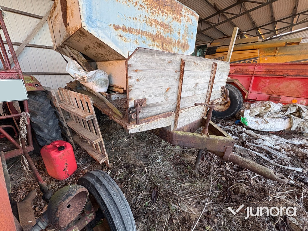 Spannmålscontainer med traktorsläp - Herborg