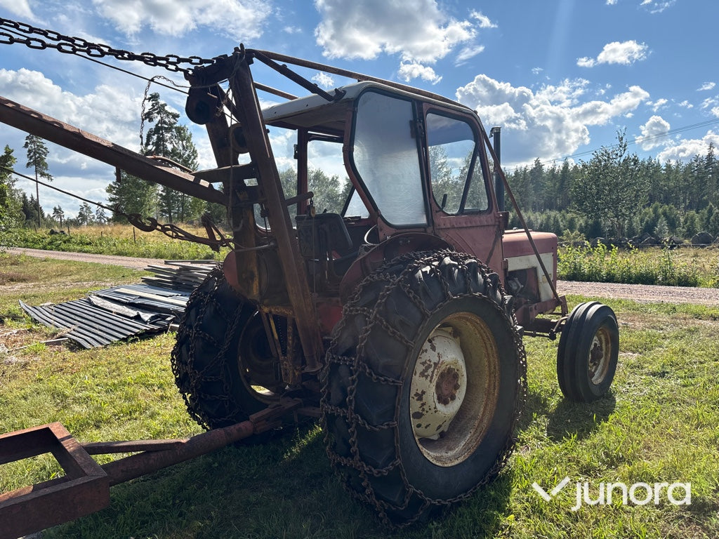 Traktor med skogsvagn - International, IH 434