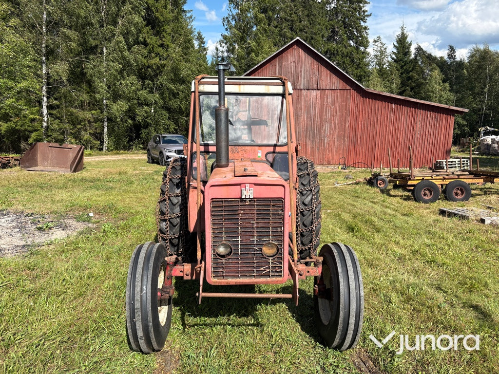 Traktor med skogsvagn - International, IH 434