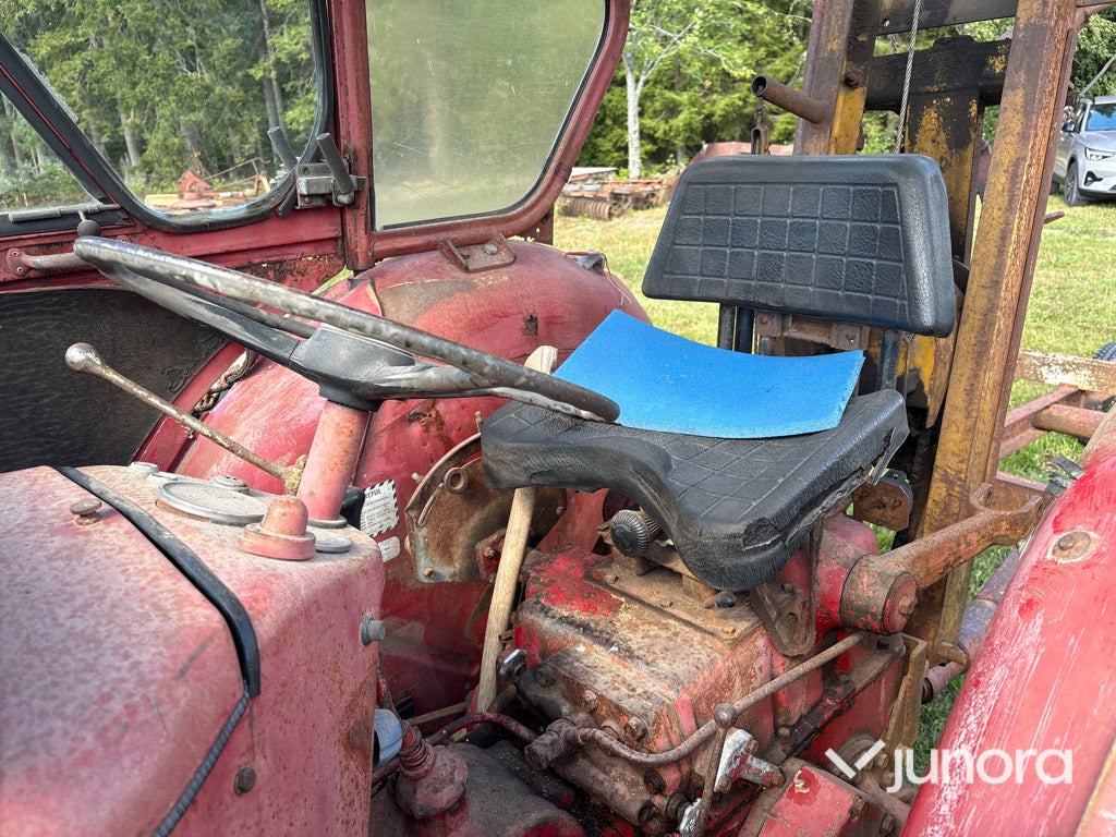 Traktor med skogsvagn - International, IH 434