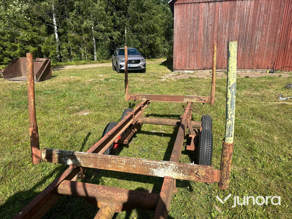 Traktor med skogsvagn - International, IH 434