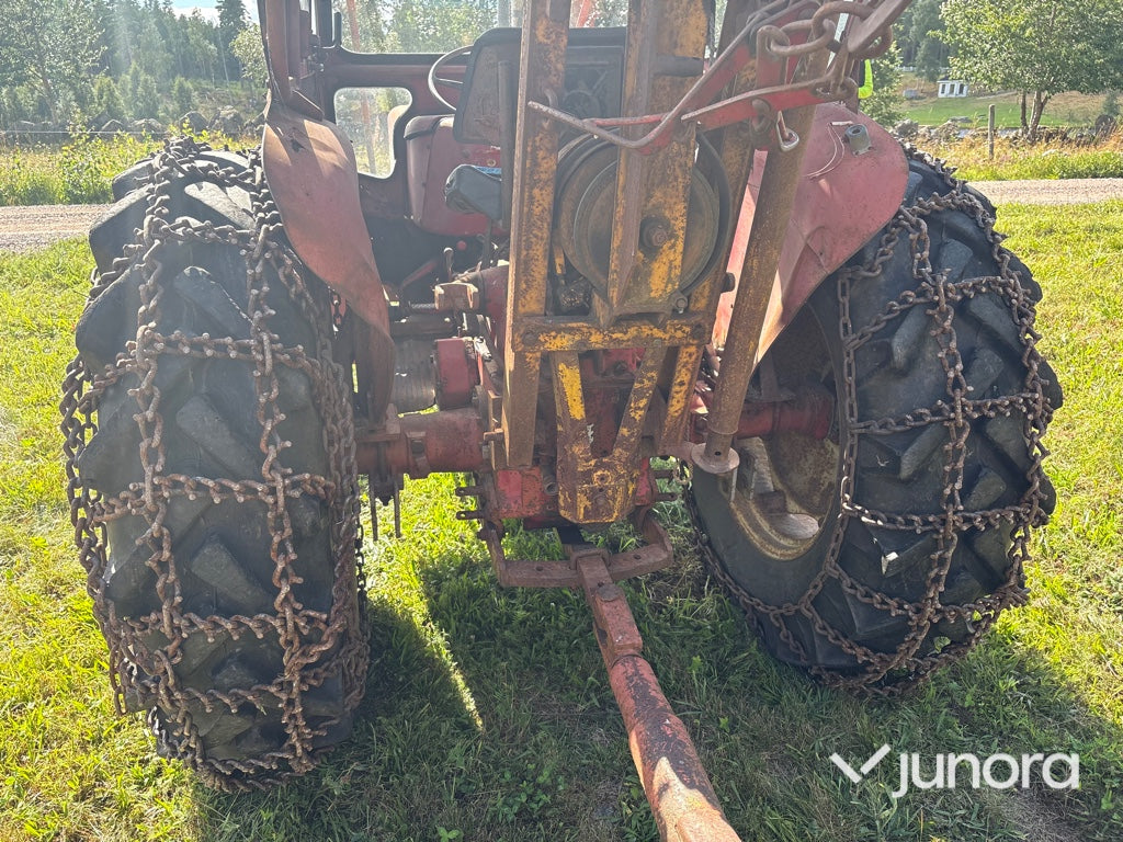 Traktor med skogsvagn - International, IH 434