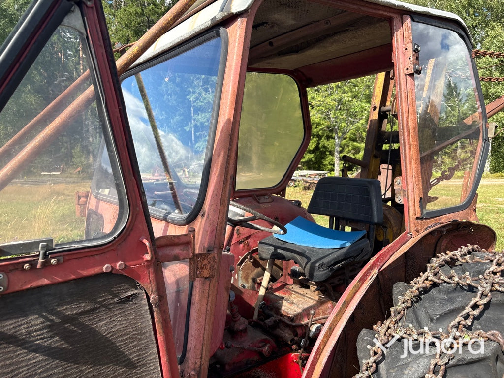 Traktor med skogsvagn - International, IH 434