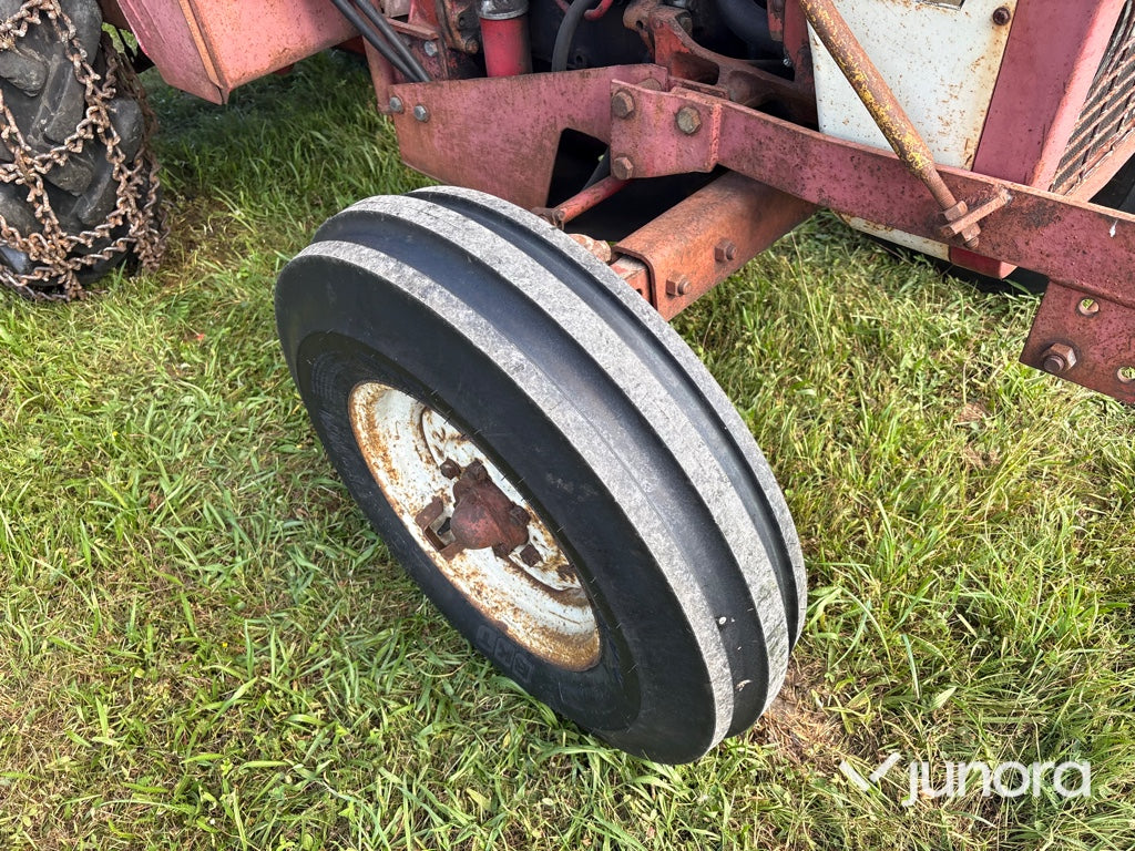 Traktor med skogsvagn - International, IH 434