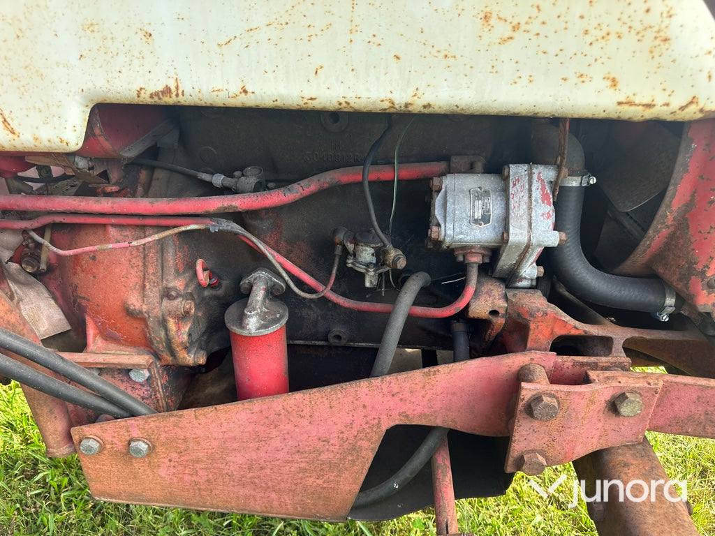 Traktor med skogsvagn - International, IH 434