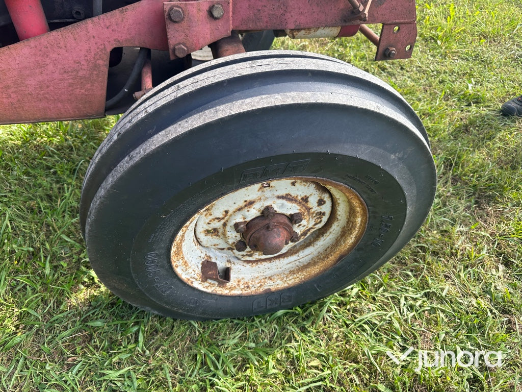 Traktor med skogsvagn - International, IH 434