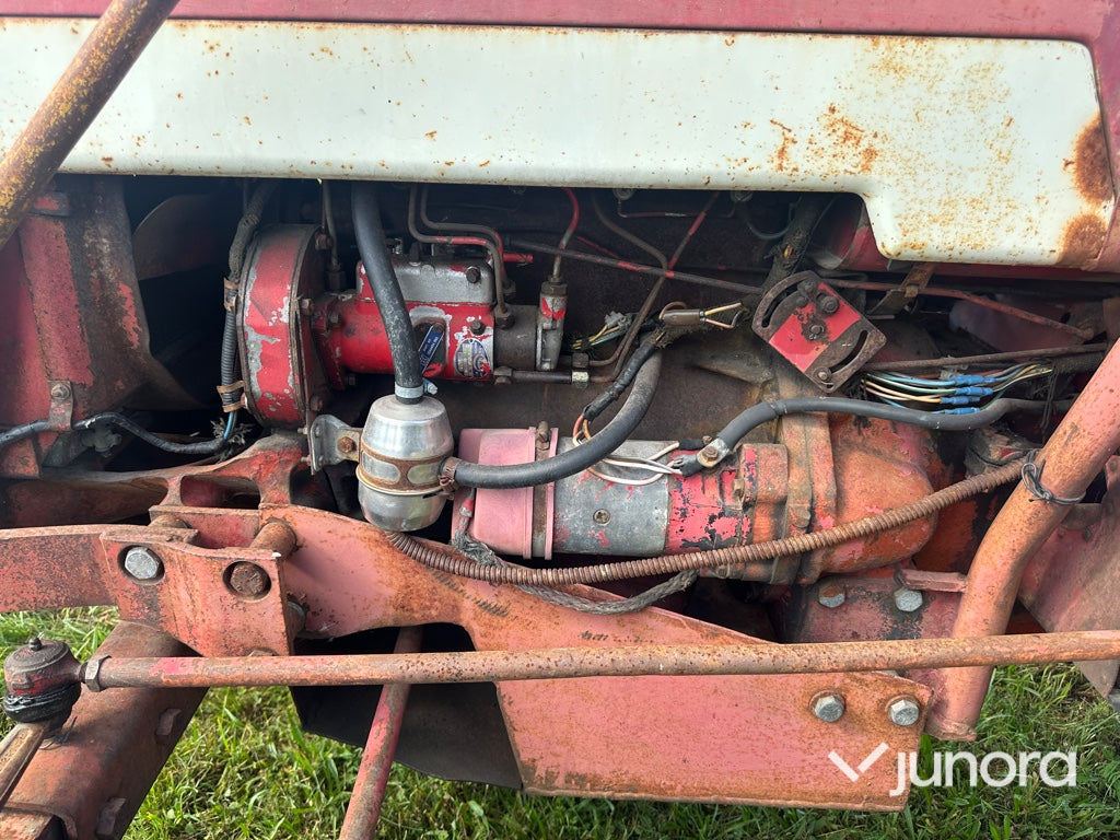 Traktor med skogsvagn - International, IH 434