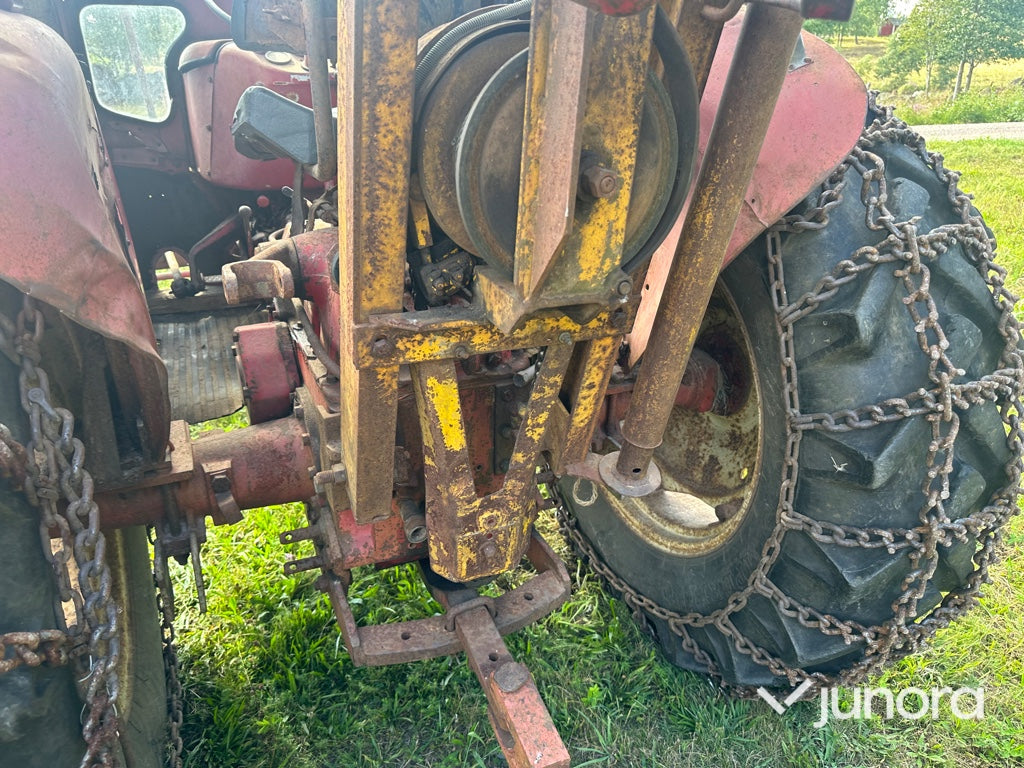 Traktor med skogsvagn - International, IH 434