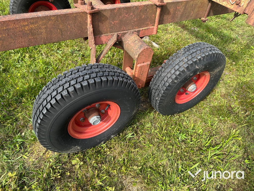Traktor med skogsvagn - International, IH 434