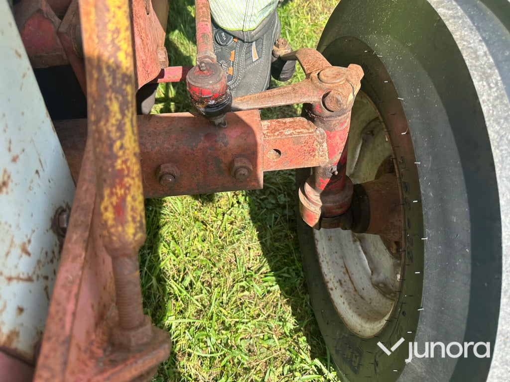 Traktor med skogsvagn - International, IH 434