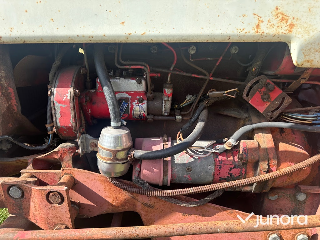 Traktor med skogsvagn - International, IH 434