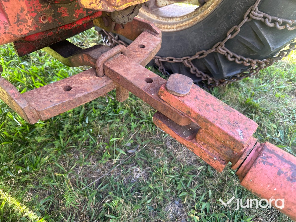 Traktor med skogsvagn - International, IH 434