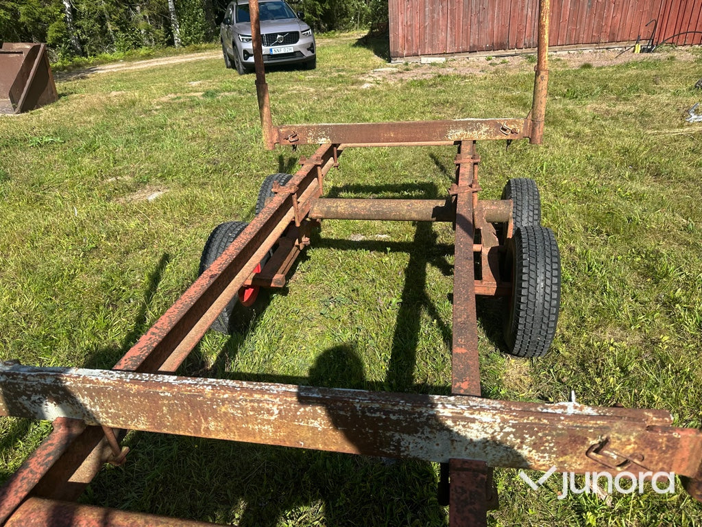 Traktor med skogsvagn - International, IH 434