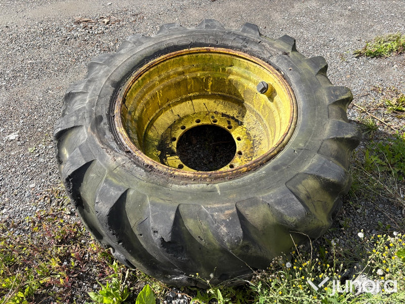 Däck med fälg Nokian 700/55-34