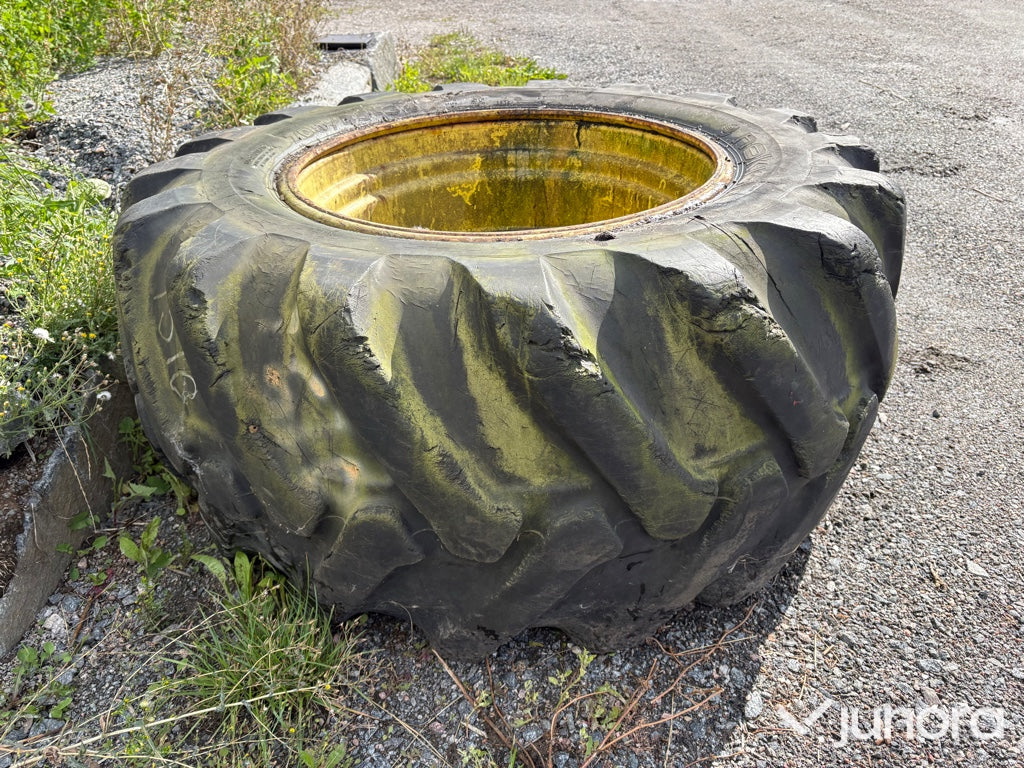 Däck med fälg Nokian 700/55-34