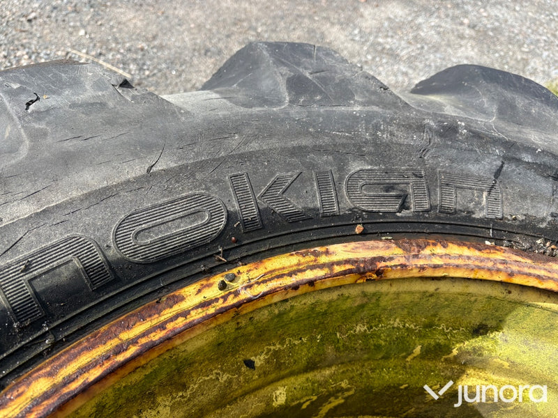 Däck med fälg Nokian 700/55-34