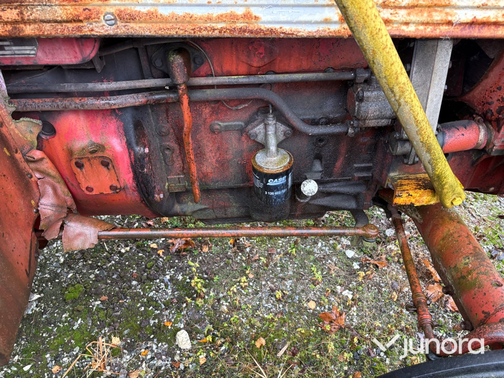 Traktor - McCormick 624 med timmerkran och vinsch