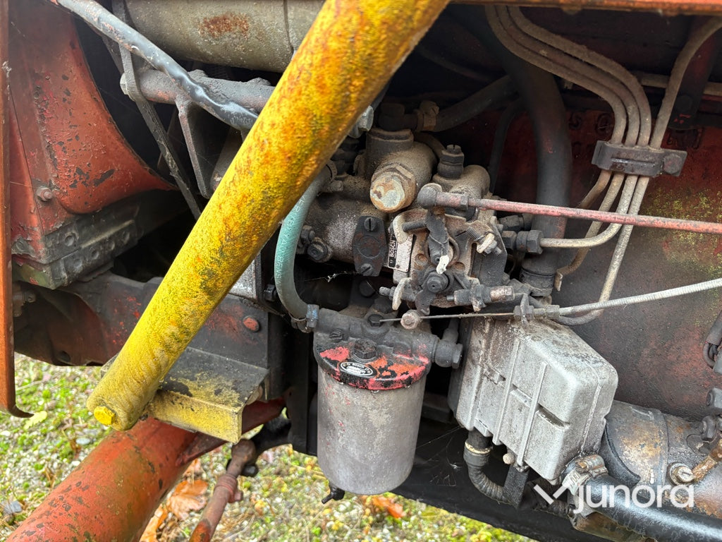 Traktor - McCormick 624 med timmerkran och vinsch