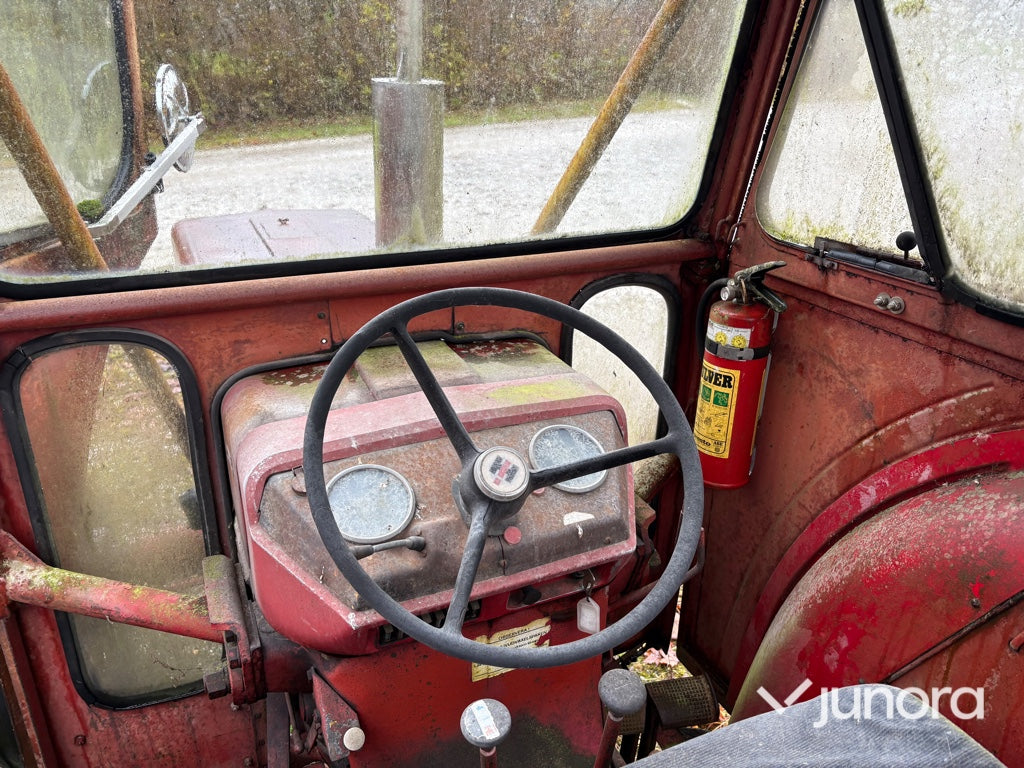 Traktor - McCormick 624 med timmerkran och vinsch
