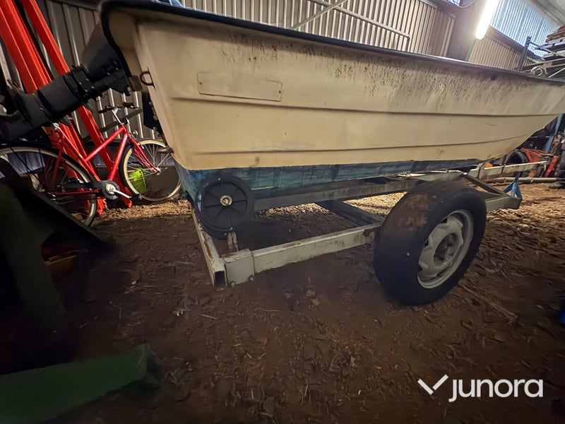 Båt - inkl. släp med elvinsch